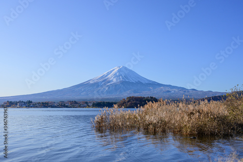 Mount Fuji on a natural background © Thiradech