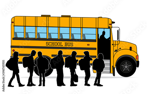 Schulkinder stehen Schlange um in einen Schulbus zusteigen