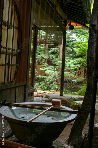 古い日本家屋のお手洗い場
