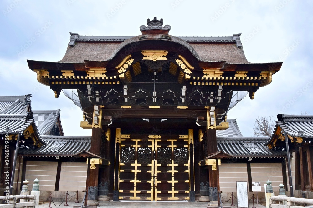 Fototapeta premium gate of the temple in Kyoto