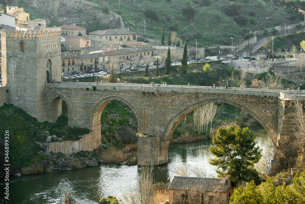 Naklejka premium Bridge over the Tagus river, Toledo city