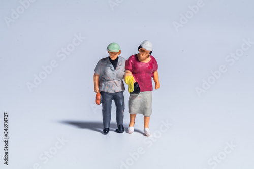 miniature figure concept of people and family © lessysebastian