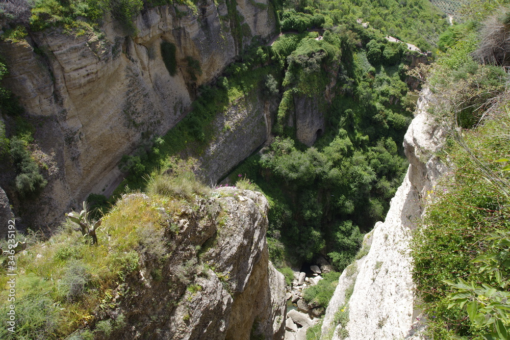 Ronda, mit der berühmten Schlucht Schlucht (El Tajo), Provinz Málaga in Spanien Ronda, mit der berühmten Schlucht Schlucht (El Tajo), Provinz Málaga in Spanien