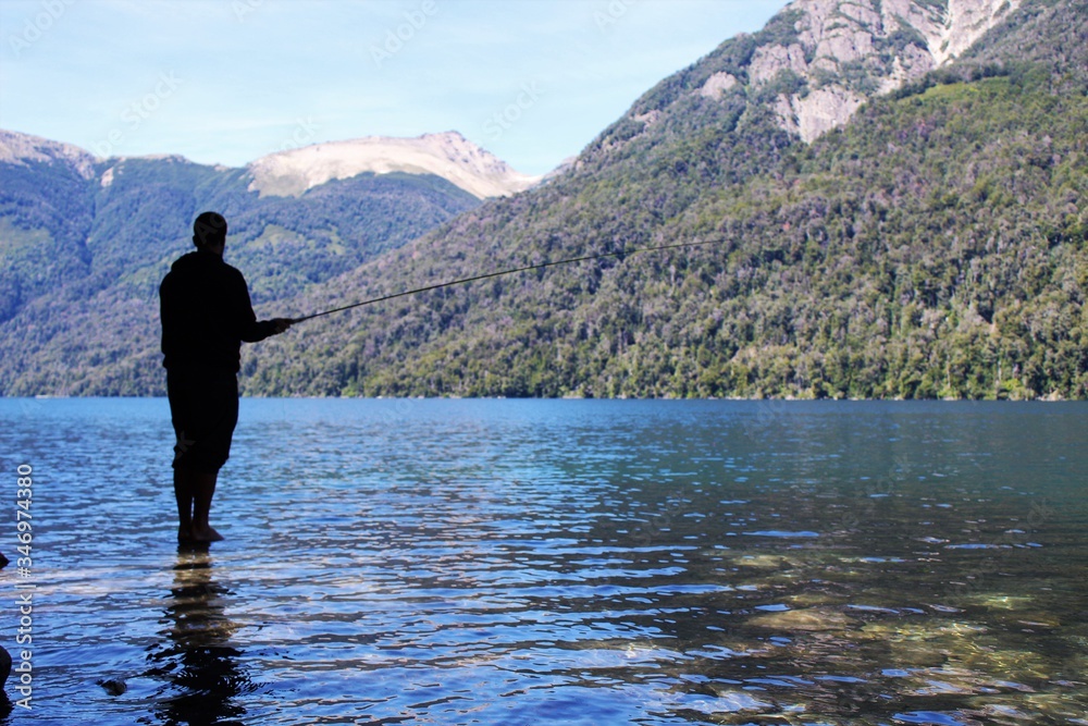 pesca en lago con mosca