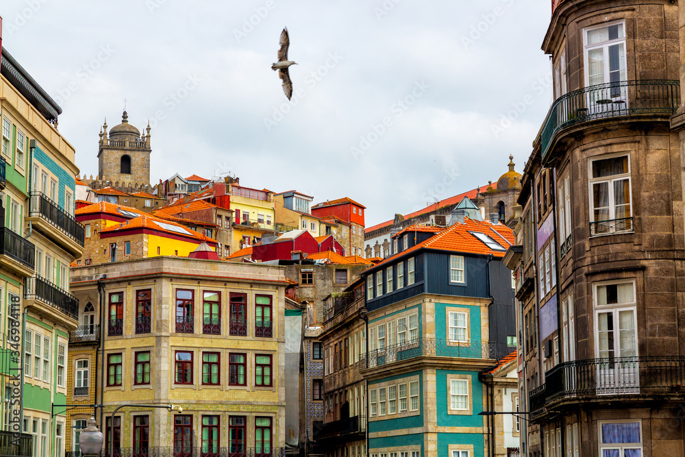 Obraz premium Old town buildings in Vitoria district in Porto city, Portugal