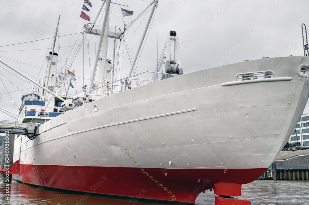 Naklejka premium transport maritime, cargo et dock en zone portuaire