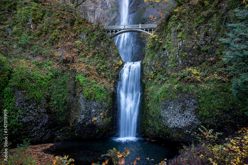 Multnomah Falls in autumn   Oregon