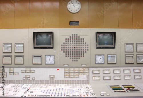 Take control - commando station of the 70's