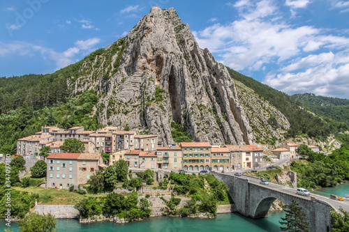 Das Dorf Sisteron in Südfrankreich
