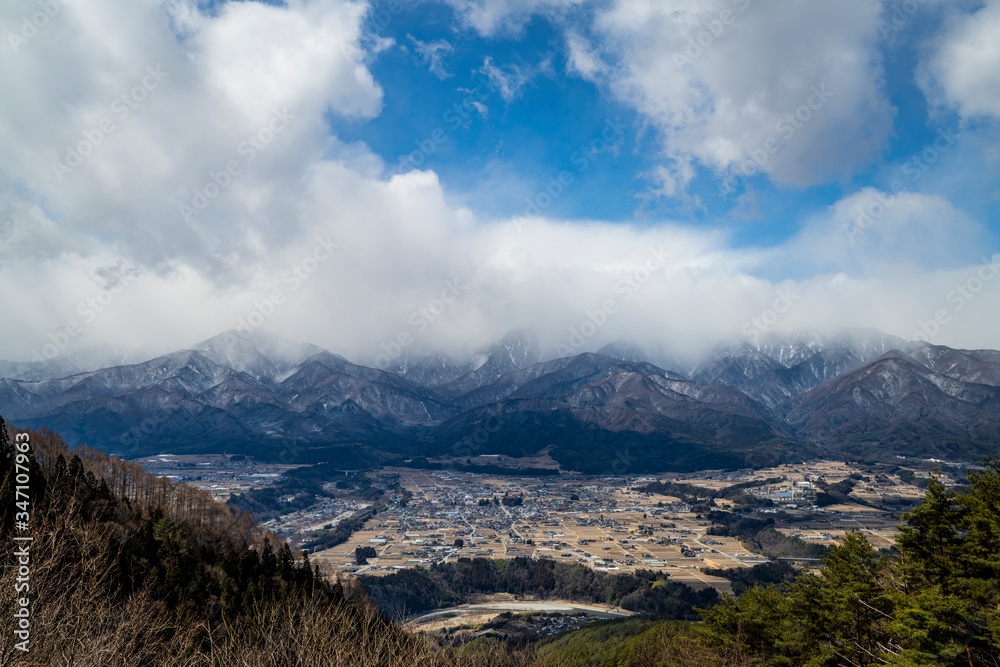 陣馬形山から見える飯島町の遠景　