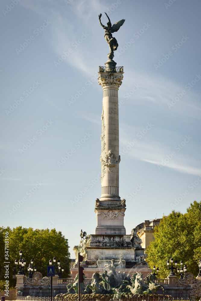 Columna en la plaza des Quinconces