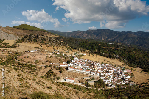 vista del municipio de Alpandeire en la serranía de Ronda, Málaga
