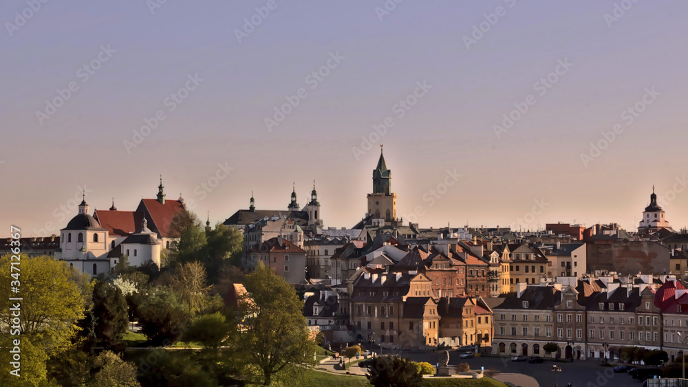 Zachód słońca nad starym miastem w Lublinie - cityscape