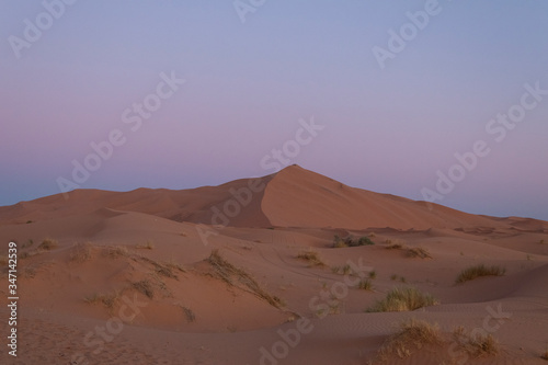 Amanecer en desierto Erg Chebbi  Sahara  Marruecos. Desierto de Sahara en Merzouga