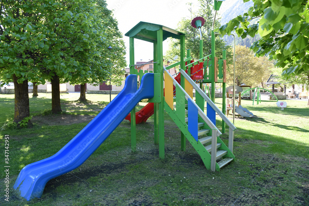 scivolo parco giochi parco giochi bambini parco bambini area giochi città paese scivolo parco giochi parco giochi bambini parco bambini area giochi città paese
