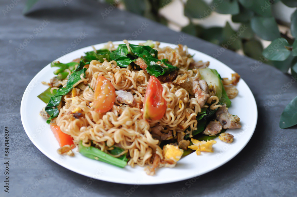 stir fried noodles with pork and vegetable stir fried noodles with pork and vegetable