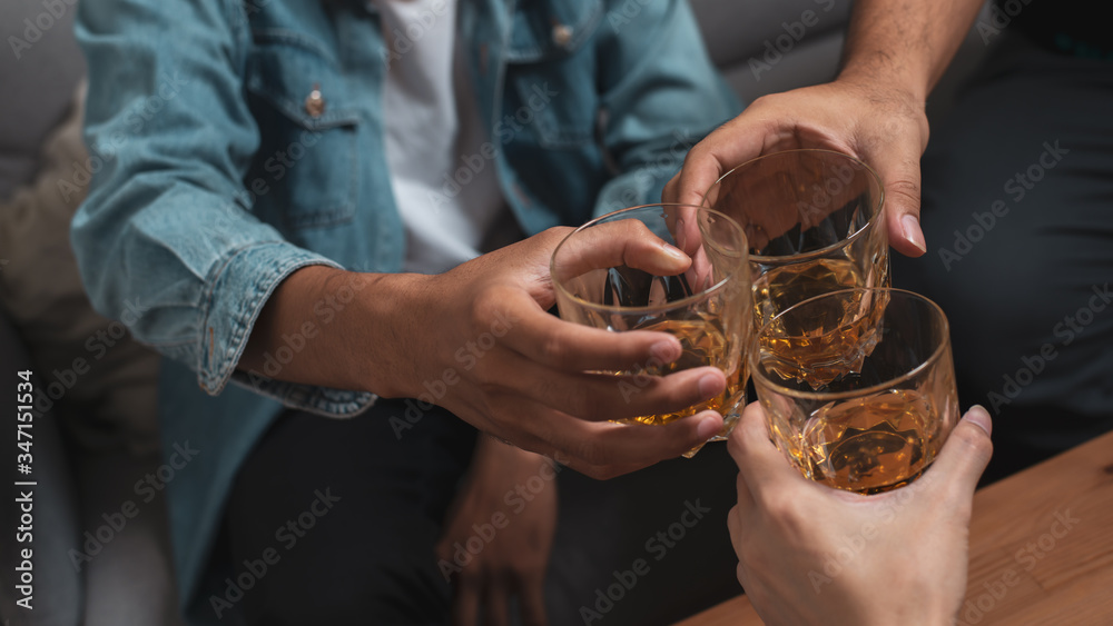 Φωτογραφία Alcoholic or party concept : Close up group of friend or colleague toasting glasses of alcohol whisky in pub or bar can use for party or celebrate concept
