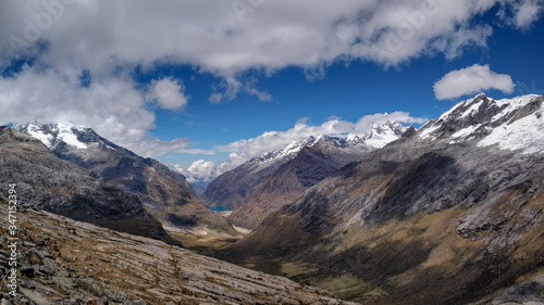 Trekking in the Cordillera Blanca in Peru © Mathias