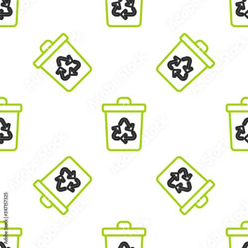 Line Recycle bin with recycle symbol icon isolated seamless pattern on white background. Trash can icon. Garbage bin sign. Recycle basket sign.  Vector Illustration