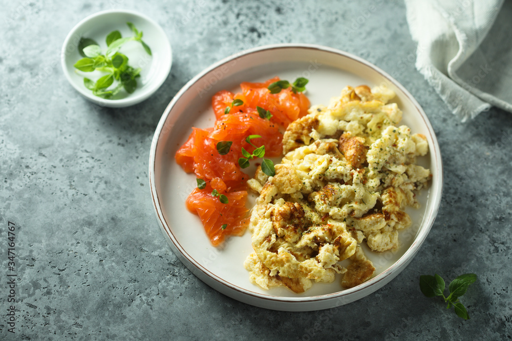 Scrambled eggs with smoked salmon