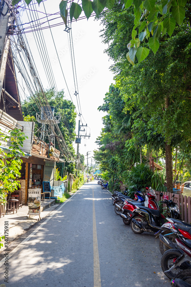 Naklejka premium bicycle on the street in Pai, Thailand