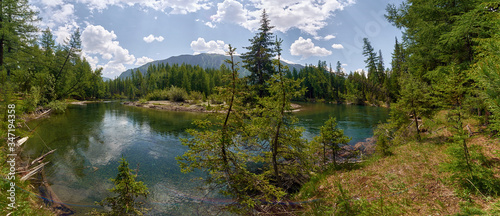 Fototapeta Naklejka Na Ścianę i Meble -  Forest lake among the mountains.