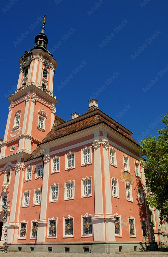 schöne Barockkirche in Birnau am Bodensee unter strahlend blauem Himmel