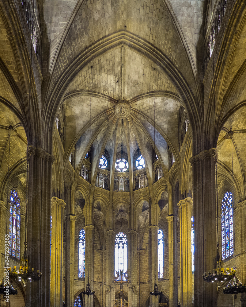 Interior de la Iglesia Catedral Basílica de la Santa Cruz y Santa Eulalia de Barcelona (Cataluña, España).