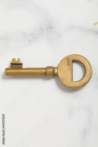 A pair of keys isolated on white background © robin-clouet.fr