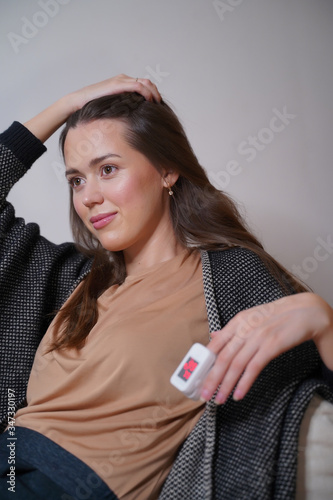 woman with pulse oximeter
