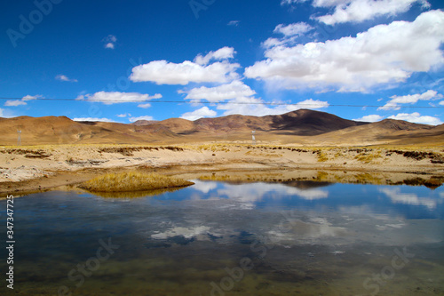 Landforms on the Qinghai-Tibet Plateau, under blue sky and white clouds, wetlands, grasslands, deserts and ice lakes interlace © TOM.zzl