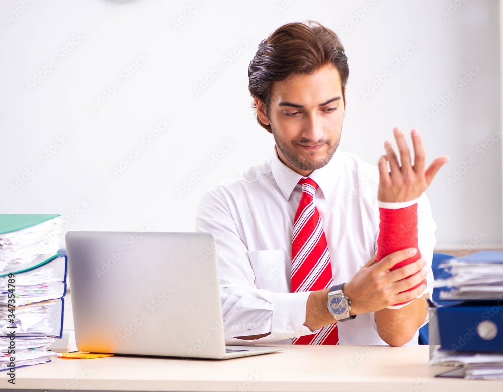 Injured employee working in the office Injured employee working in the office