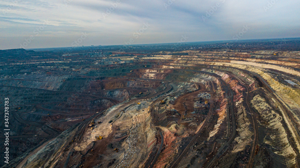An open-cast mine quarry using an open-pit mining of ore type according to a height study An open-cast mine quarry using an open-pit mining of ore type according to a height study