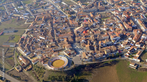 Vista aérea de Herrera de Pisuerga, su plaza mayor y plaza de toros