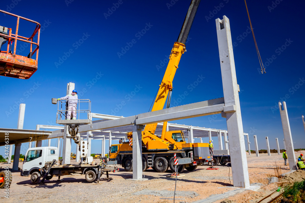 Mobile crane is carry concrete joist to assembly huge hall