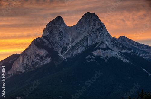 Paisaje de la montaña del Pedraforca al atardecer (Cataluña, España).