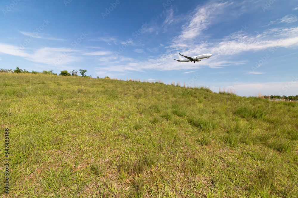 丘の上の飛行機　広島空港