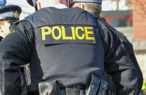 Canvastavla Police officers seen outside