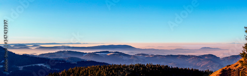 Fototapeta Naklejka Na Ścianę i Meble -  Panorama von der Berglandschaft im Nordschwarzwald
