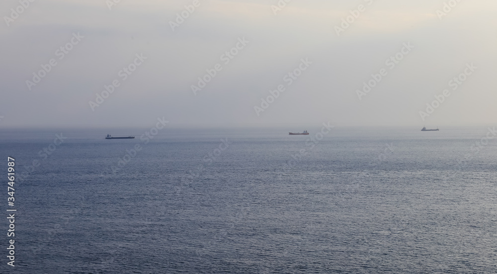 紀伊大島 夕方の太平洋を進む船舶