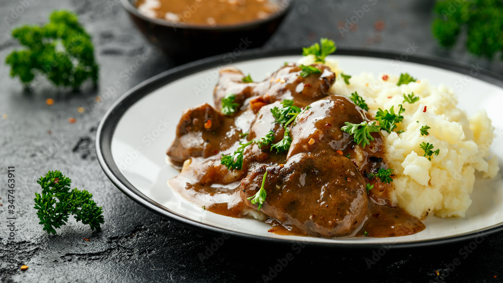 Fried Liver in gravy with mashed potato Fried Liver in gravy with mashed potato