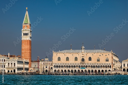 venedig, italien - panorama von venedig mit campanile, palazzo ducale und seufzerbrücke