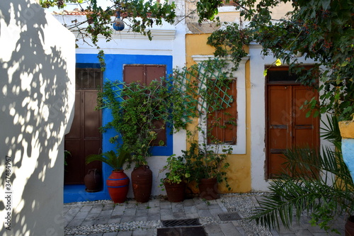 Fototapeta Naklejka Na Ścianę i Meble -  street in the village of rodos greece