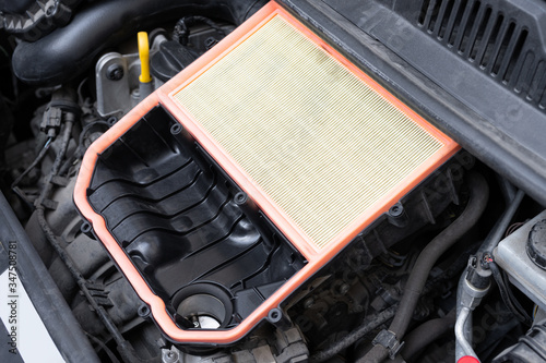 Obraz na płótnie Open air box with new filter in car engine bay. Mechanic repair or vehicle maintenance concept. w salonie