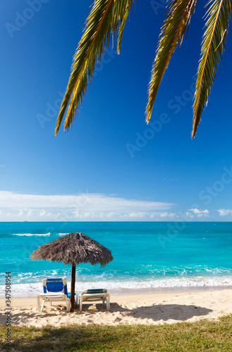 Caribbean Beach, Antigua © IndustryAndTravel