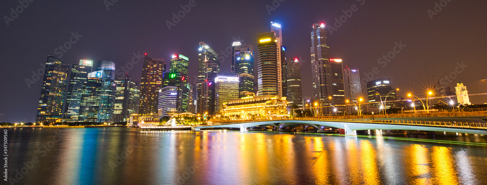 Naklejka premium SINGAPORE/SINGAPORE - 01st July, 2019 : Singapore cityscape at dusk. Landscape of Singapore business building around Marina bay.