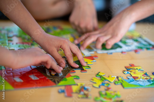 gemeinsam puzzlen