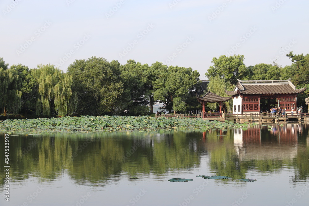 Trois bassins reflétant la lune sur l'ile Xiaoying à Hangzhou, Chine	