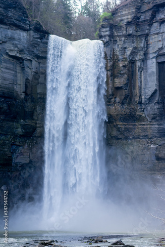 Fototapeta Naklejka Na Ścianę i Meble -  Springtime walk to the falls