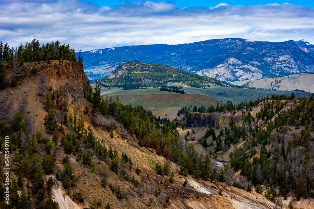Naklejka premium Yellowstone Rocky Terrain
